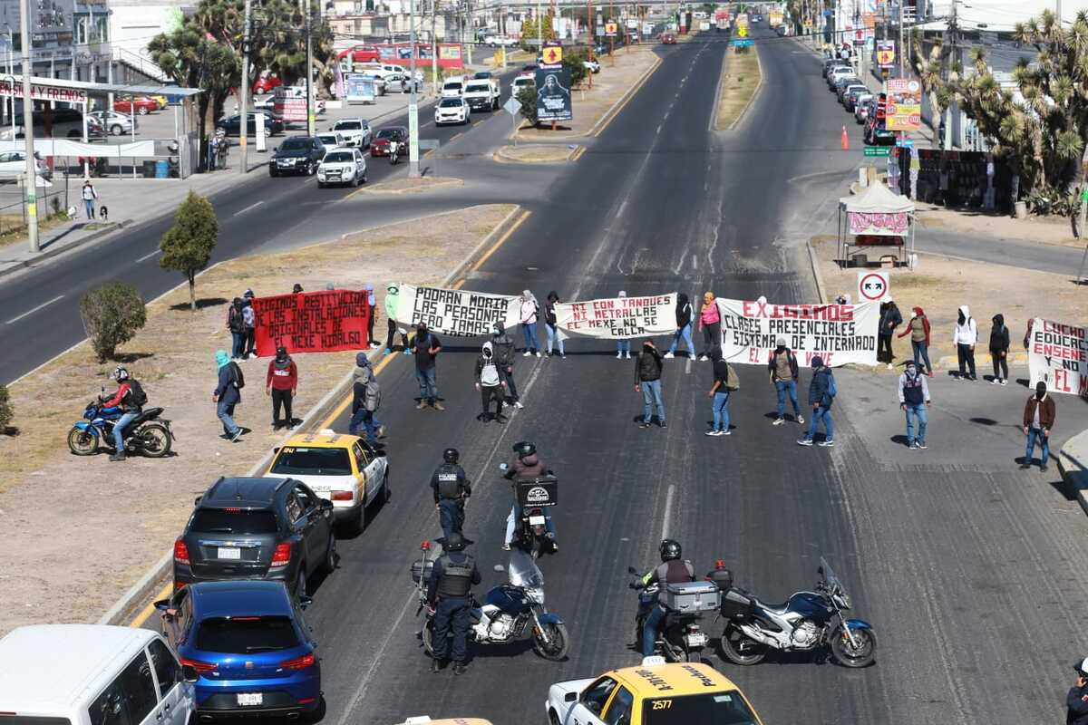 Estudiantes del Mexe se manifestaron para exigir clases presenciales (Jorge Sánchez)