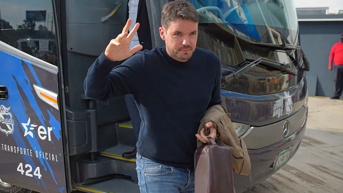 Nicolás Larcamón deja de ser DT del Puebla