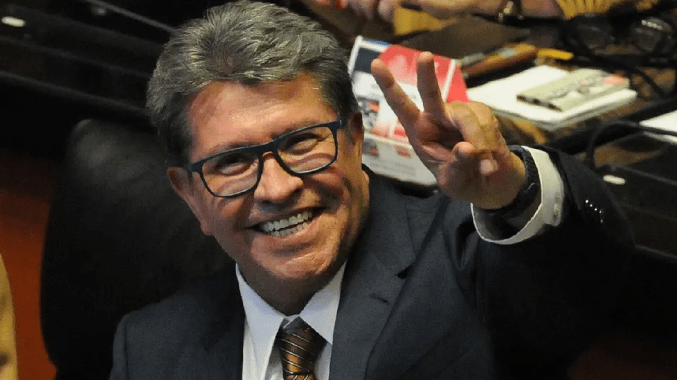 Senadores de diversos grupos parlamentarios respaldan a Monreal ante ataques