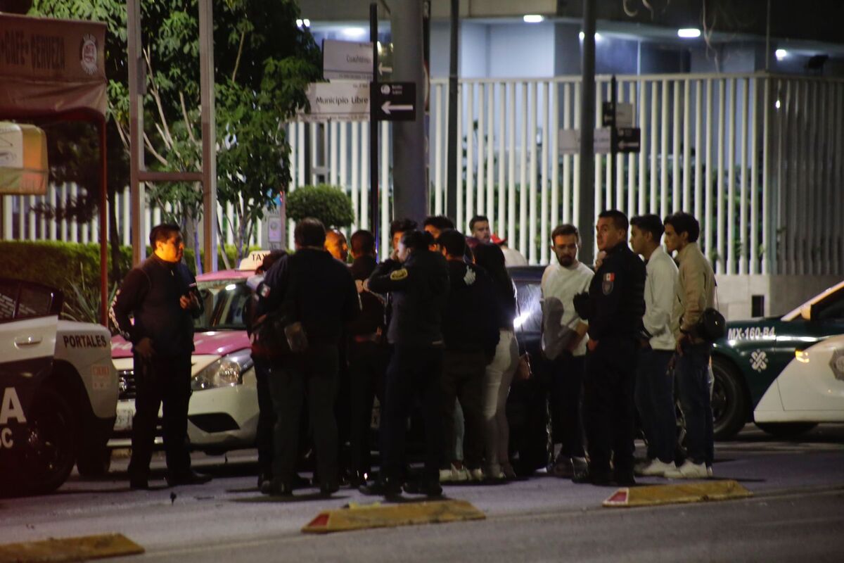 Implicados por choque de moto y automóvil en la Benito Juárez / Enrique Luna