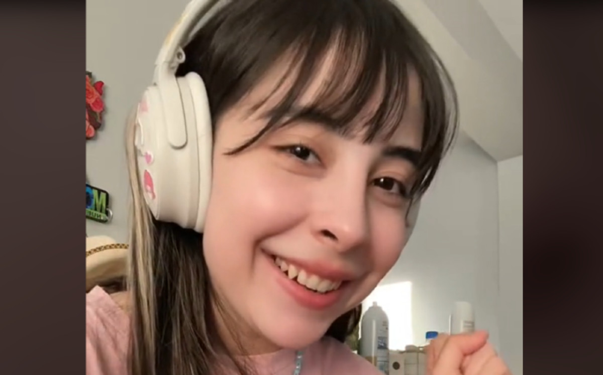 Joven autista celebra tener trabajo (TikTok).