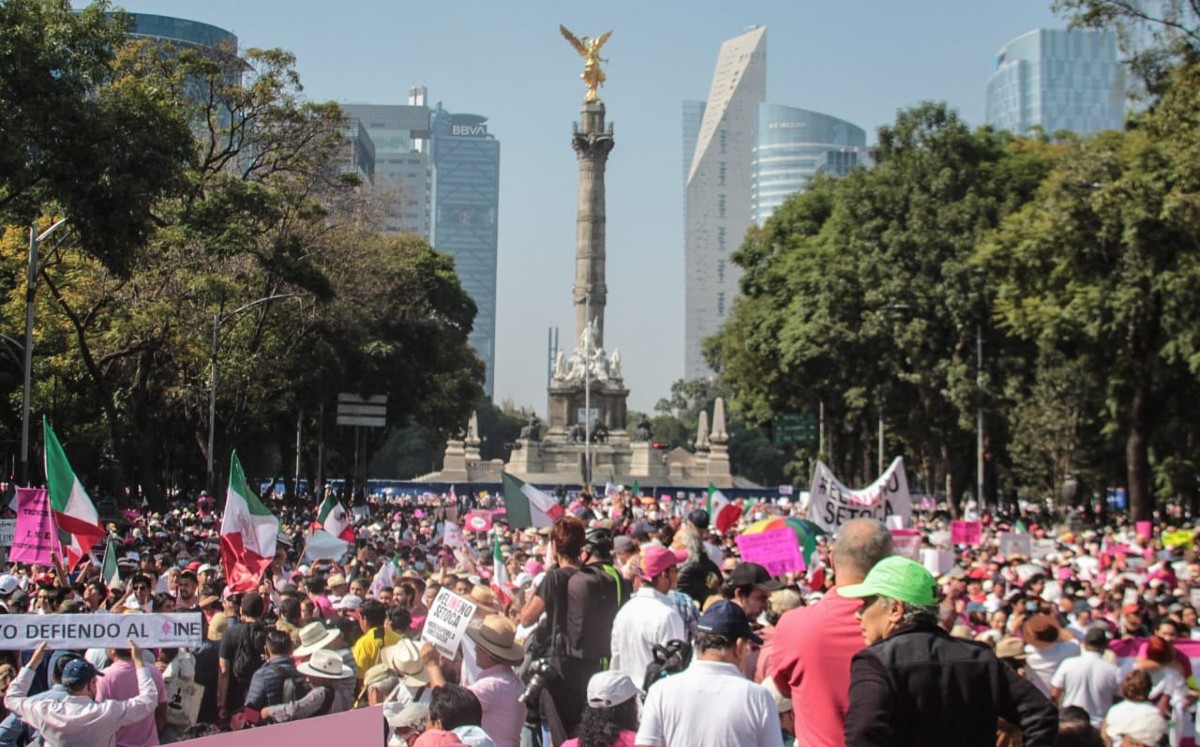 Marchar en defensa al INE une a adversarios y oposición. | Emiliano Molina