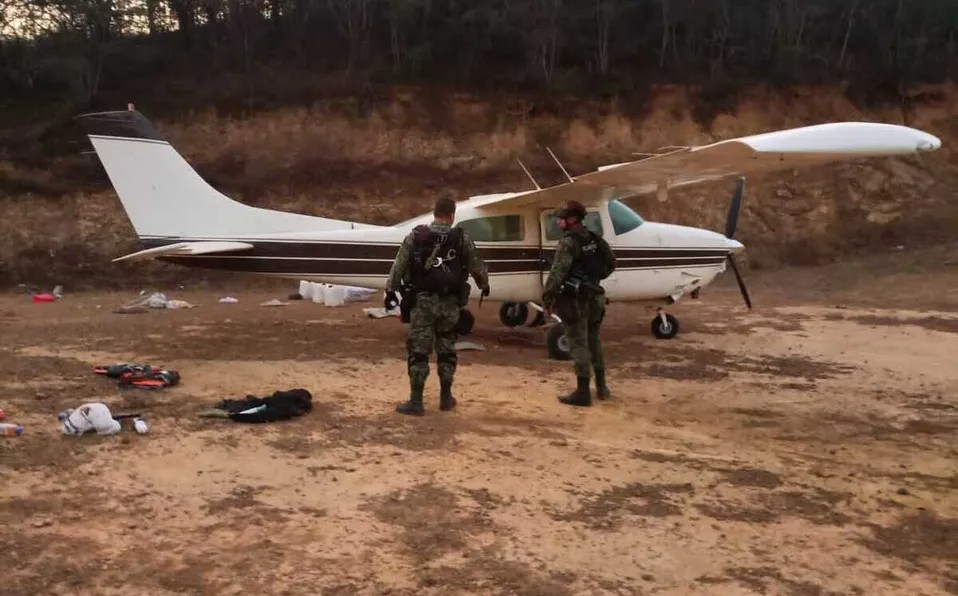 Fuerza Aérea intercepta aeronave con 300 kilos de cocaína en Durango