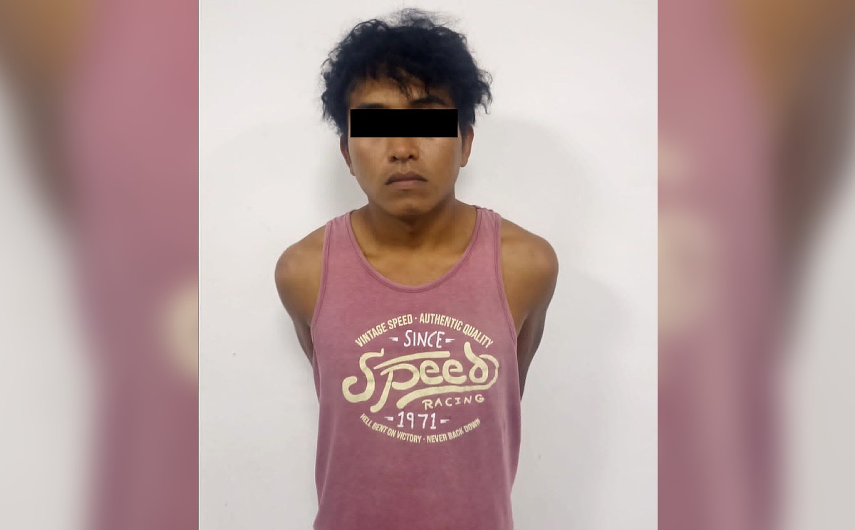 Se le detuvo con bolsas de presunta droga.