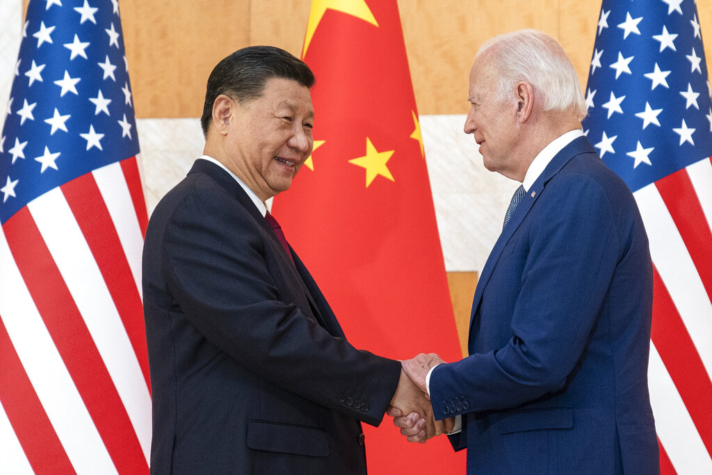 Xi Jinping y Joe Biden en Indonesia. | AP