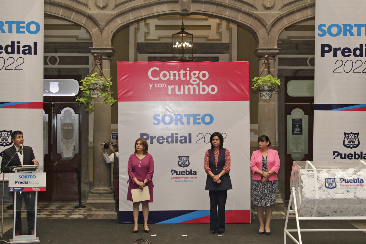 El alcalde de Puebla, Eduardo Rivera, encabeza el sorteo Predial 2022 | Agencia Enfoque