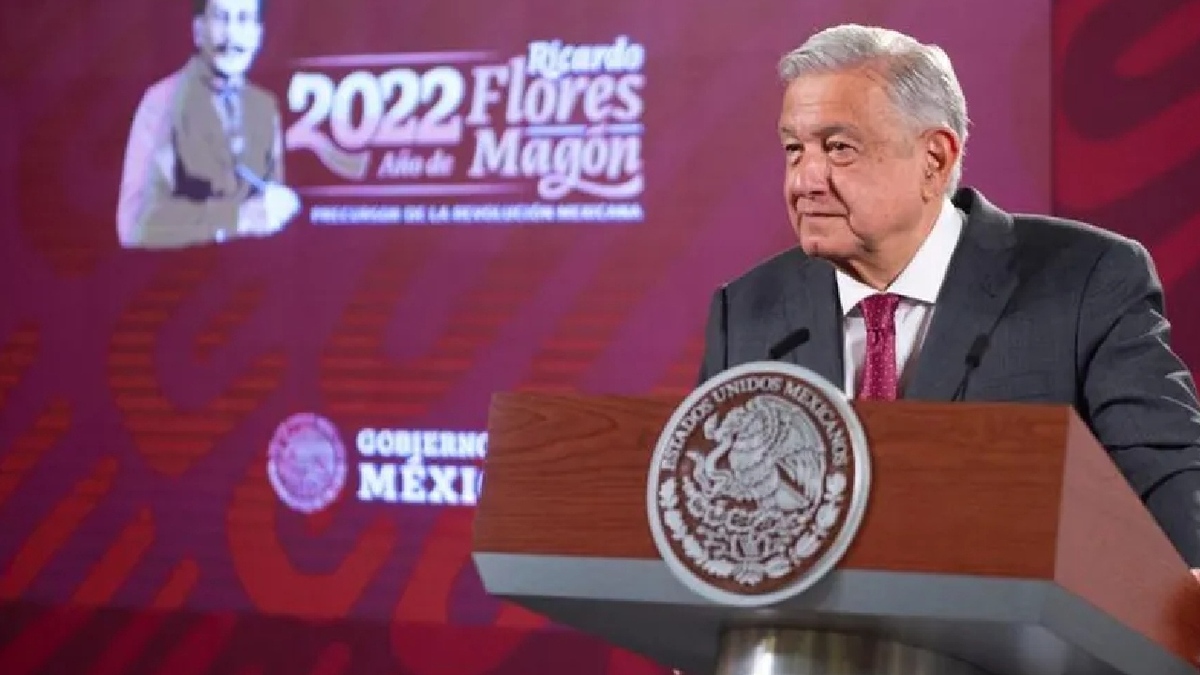 AMLO se compromete a informar sobre gripe aviar en México