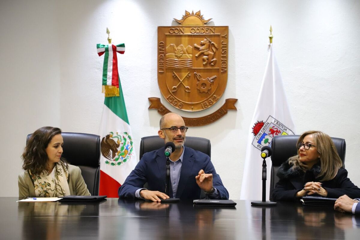 El convenio fue firmado por el alcalde Miguel Treviño de Hoyos y Olga Susana Méndez Arellano, presidenta de la CEDH. Foto: Especial