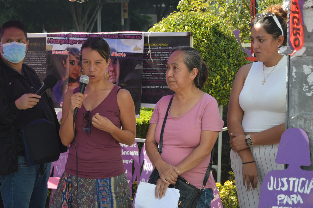 María Magdalena en la Glorieta de las Mujeres que Luchan exigiendo justicia por la muerte de su hija / Azucena Rangel