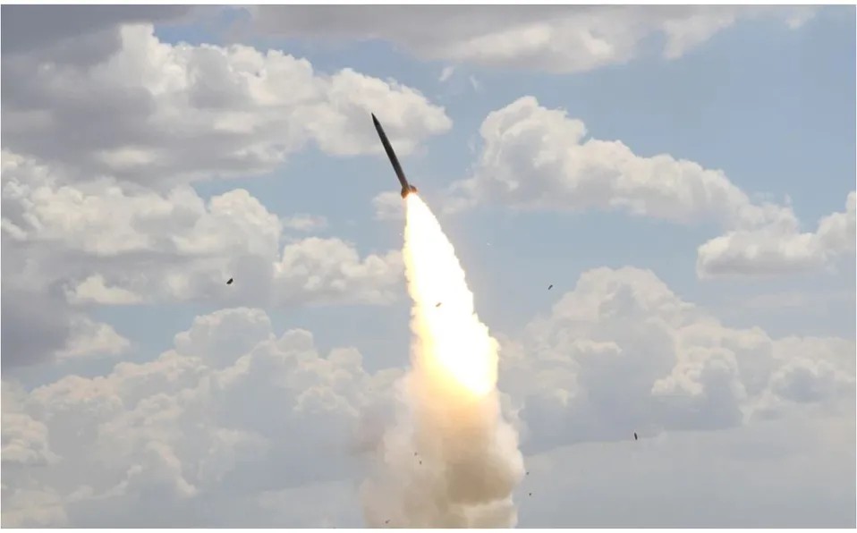 Reportan dos muertos tras caída de misiles rusos en Polonia