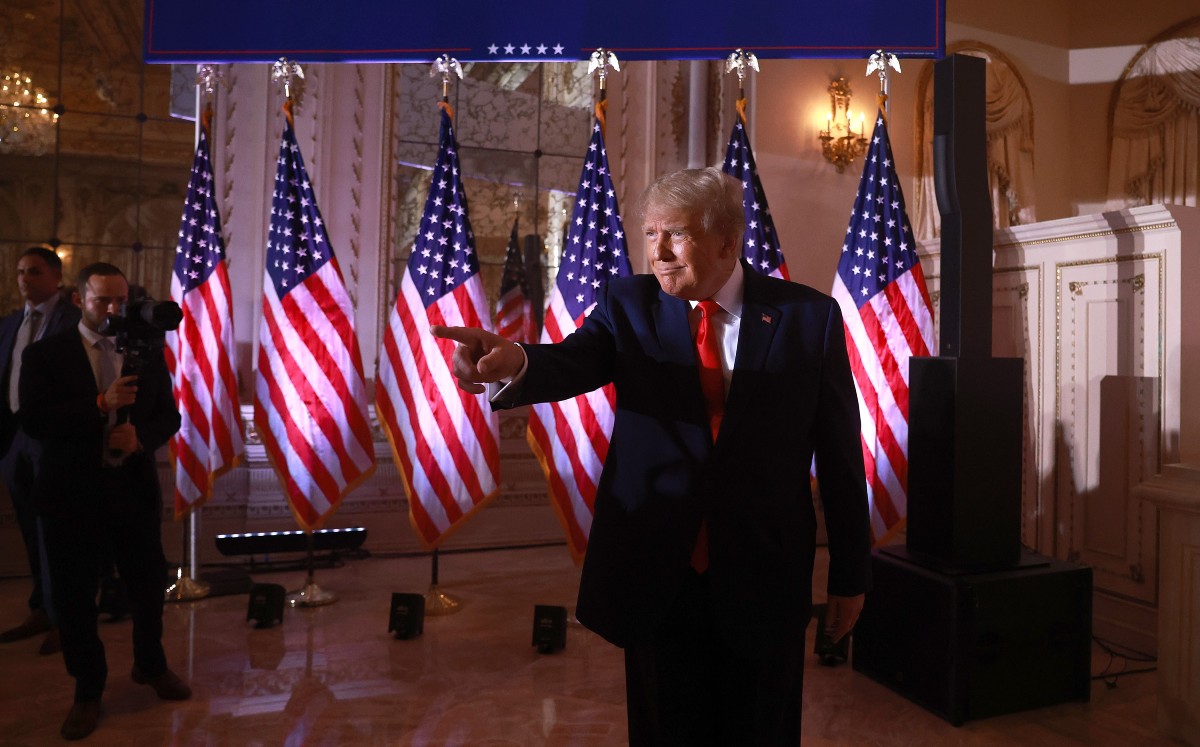 Trump anuncia campaña "para devolver su gloria a EU" en 2024. | AP