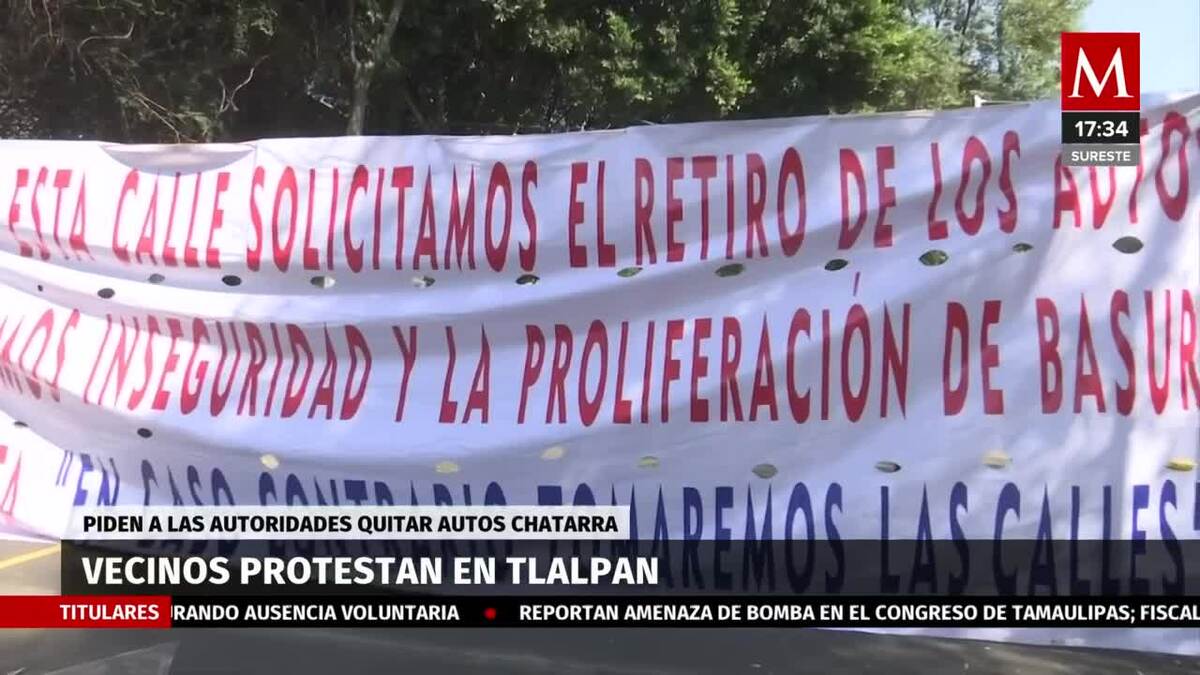 Vecinos protestan y exigen quitar autos chatarra en Tlalpan