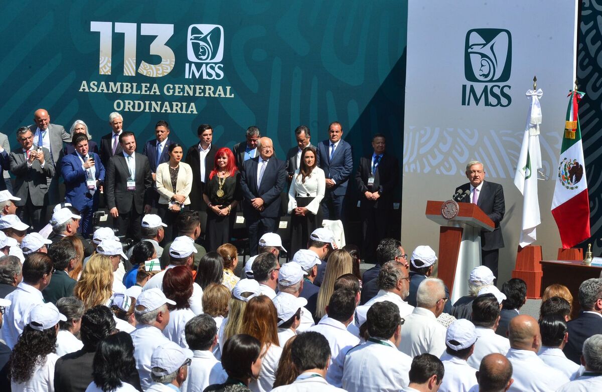 Zoé Robledo rindió su Informe de Labores 2021-2022.