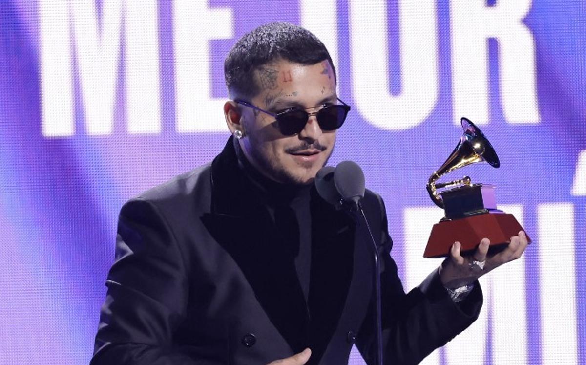 Christian Nodal recibe Latin Grammy. / AFP