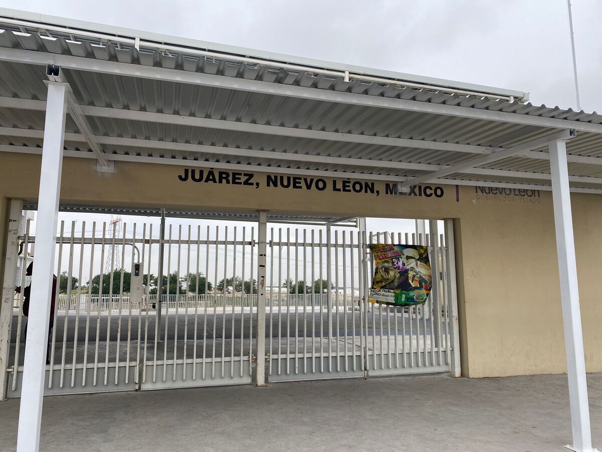 Los estudiantes tomaron clases al aire debido a que no hay aulas suficientes para los estudiantes | Pamela Villanueva