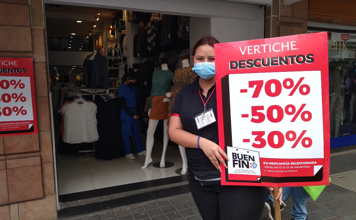 Locales en la Zona Centro de Tampico alistan sus ofertas para El Buen Fin. | Foto: Víctor Durán