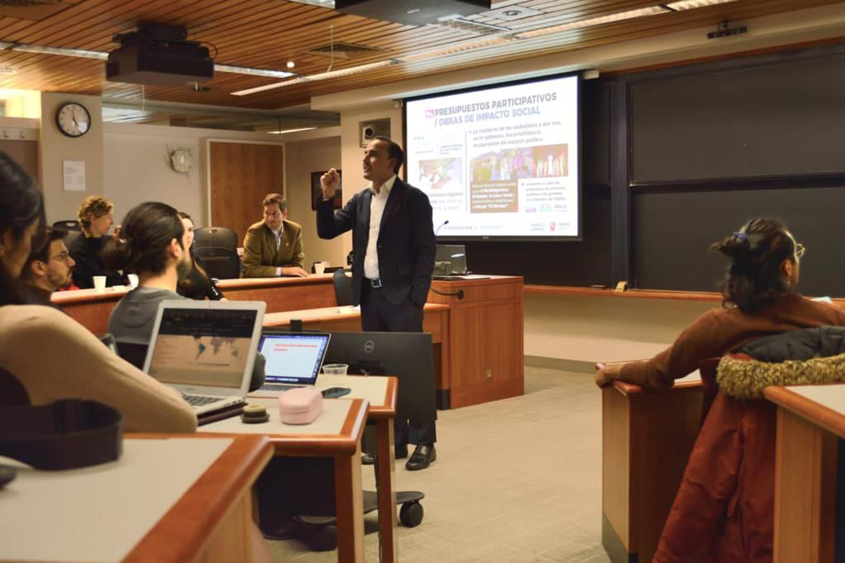 Manolo Jimenez participó como orador en Harvard. | Especial