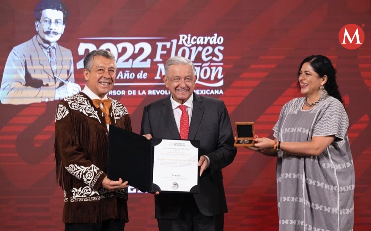 Sergio Cárdenas recibe premio de Bellas Artes 2021