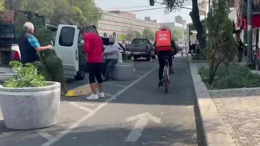 Ciclistas denuncian invasión de ciclovía en San Cosme