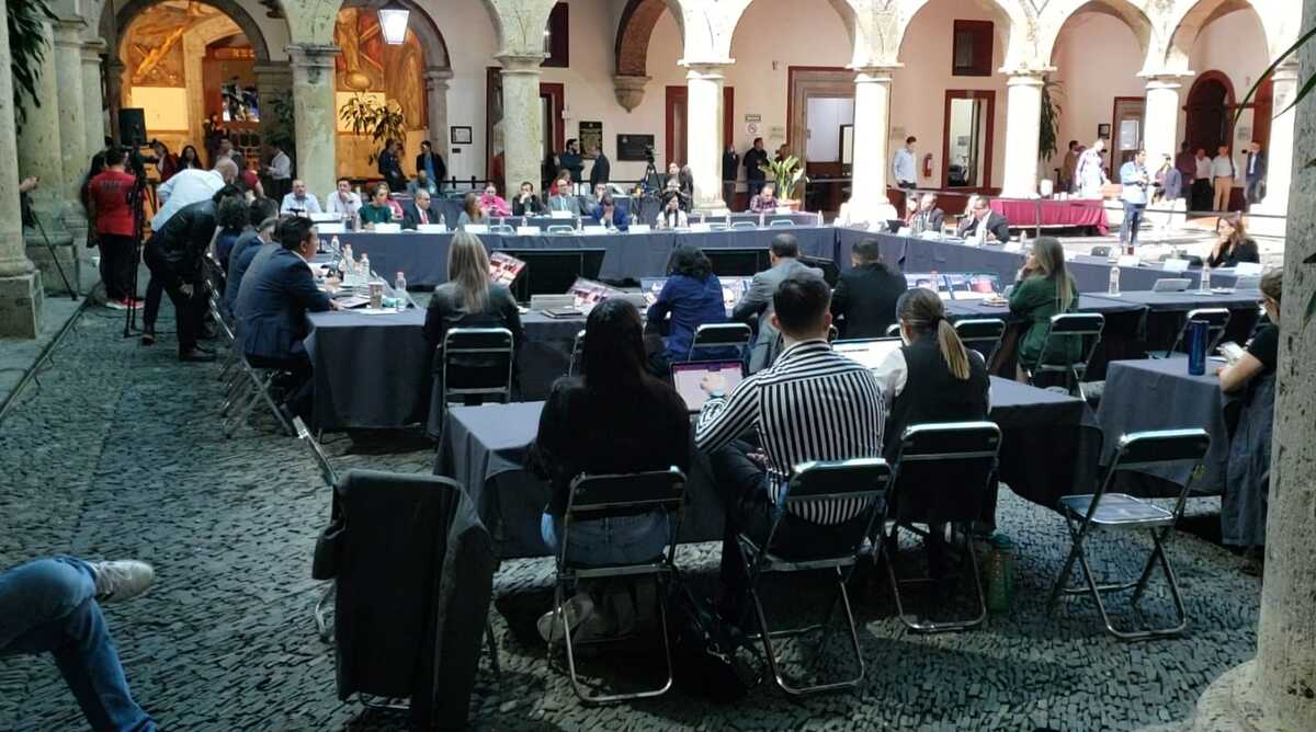 Dialogan sobre la inclusión en Glosa por el Cuarto Informe de Gobierno (Roberto Hurtado)