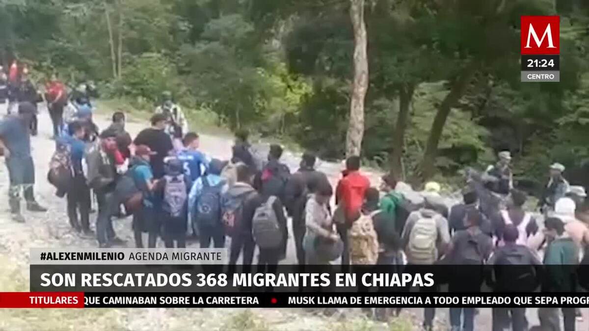 En Chiapas, rescatan a más de 300 migrantes que caminaban sobre la carretera