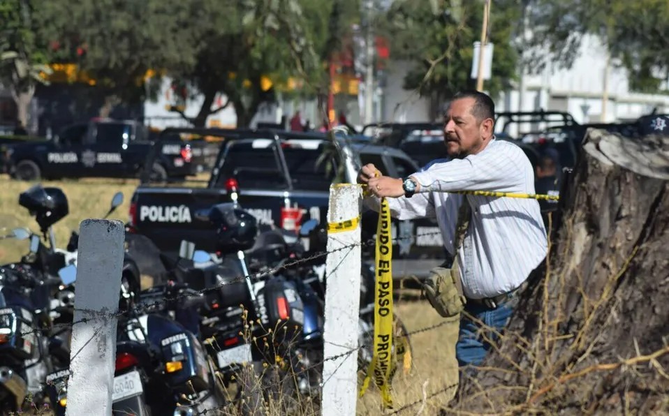 Peritos de Aguascalientes trabajan en el área del desplome del helicóptero