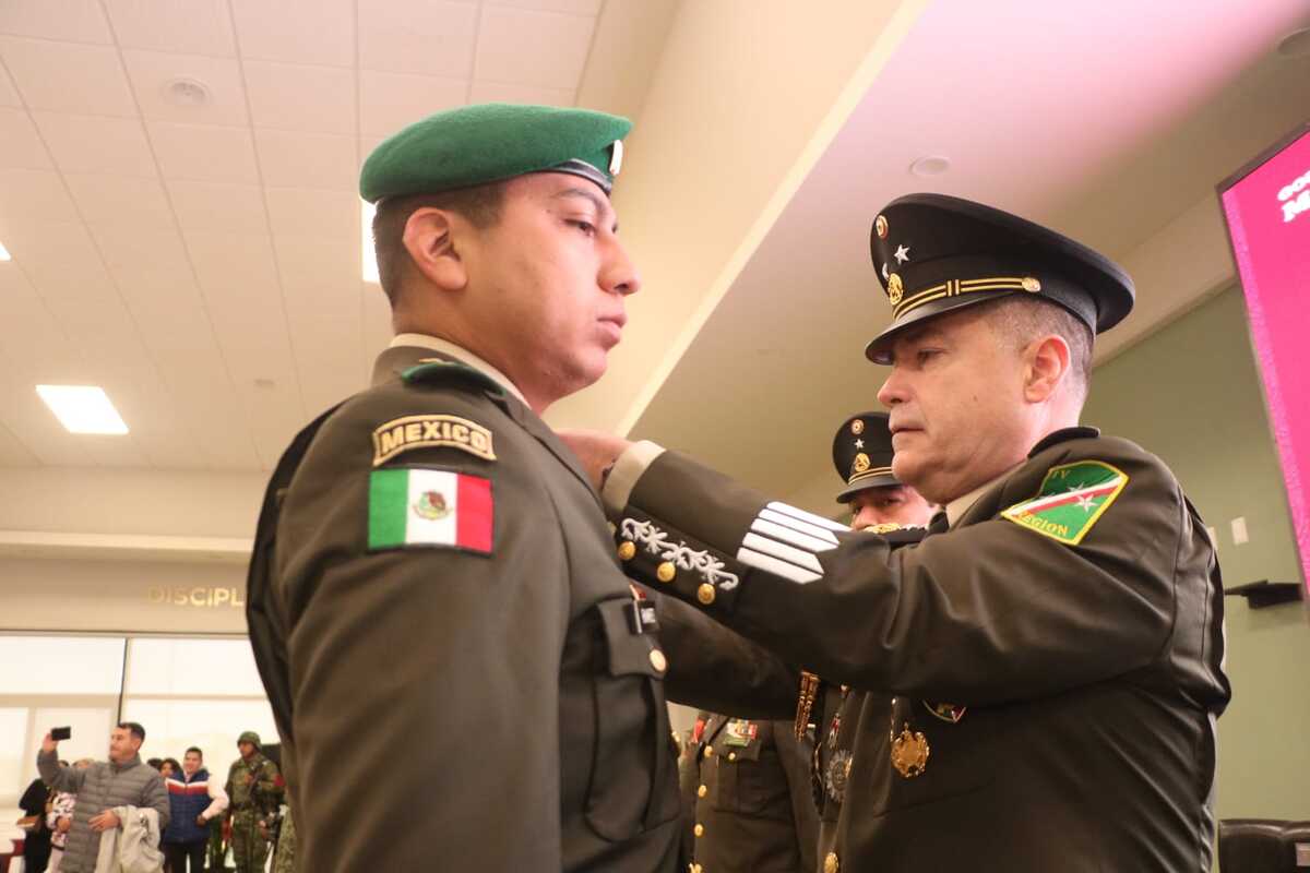 Alentaron a los elementos del Ejército a seguir estudiando. Foto: Raúl Palacios
