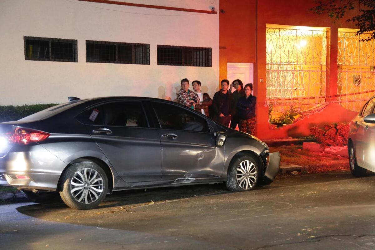 El automovilista chocó contra una casa dejando severos daños | Enrique Luna