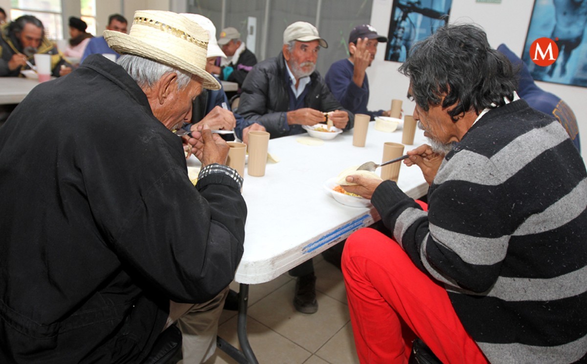 Adultos mayores lo que llegaron a refugio temporal de invierno