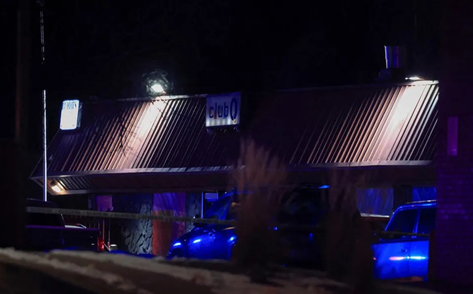 Asistentes "heróicos" bloquearon al atacante del tiroteo en club gay de Colorado