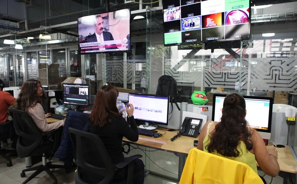 Notivox Televisión recibe reconocimiento en Dubai