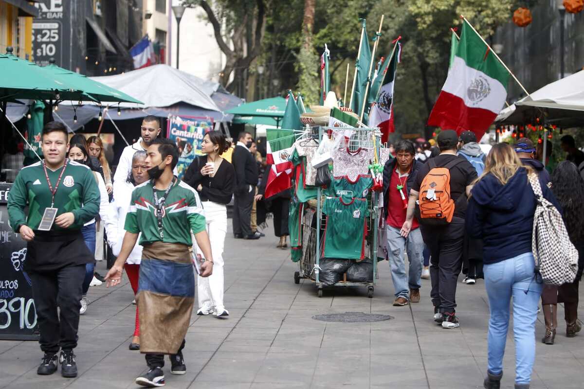 Playeras de la Selección Mexicana en la CdMx. (Ariana Pérez)
