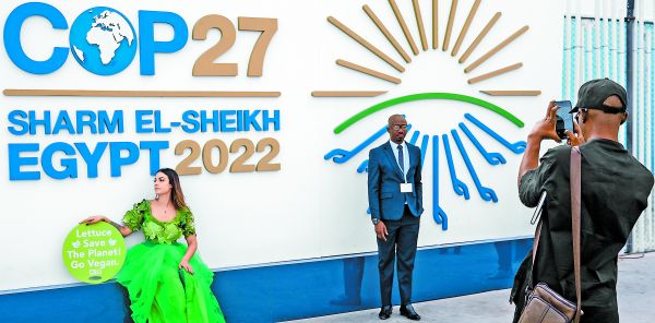 Las protestas de la organización PETA alcanzaron la cumbre climática efectuada en Egipto. EFE