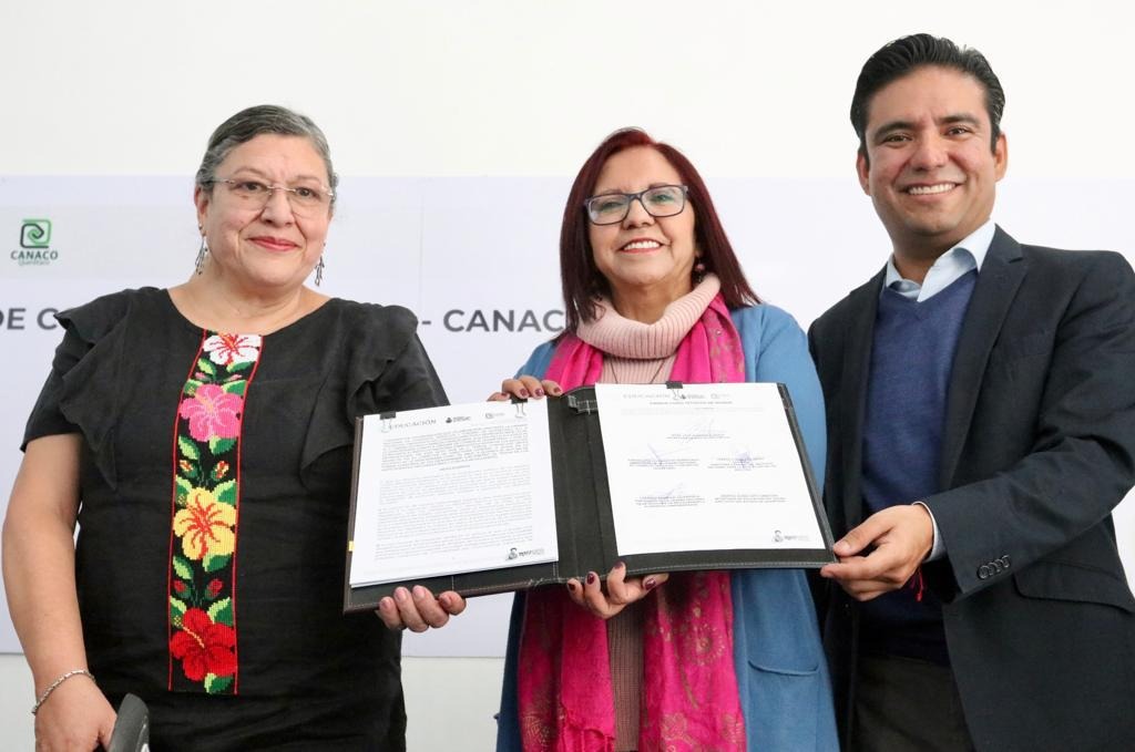 Teresa Guadalupe Reyes Sahagún resaltó el trabajo de servidores públicos del instituto.