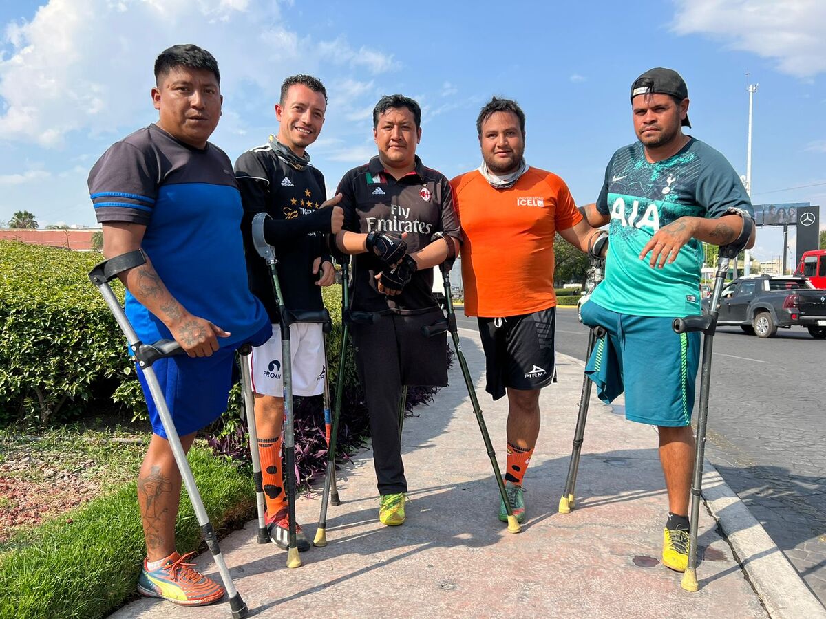 Los Titanes se encuentran en Guadalajara para recabar donaciones para continuar en el torneo de amputados. (Eliuth Arce)
