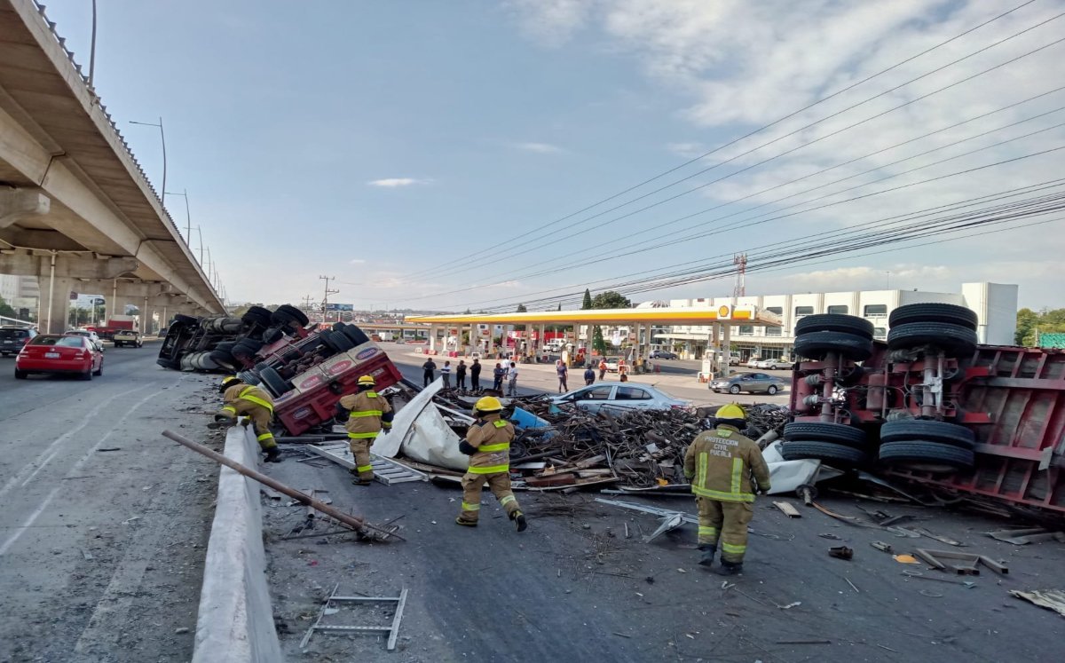 Tráiler vuelca en la autopista México-Puebla | Especial