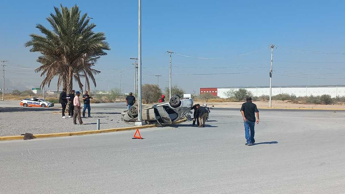 Vuelca por manejar a exceso de velocidad en Parque Industrial en Torreón | Notivox Digital