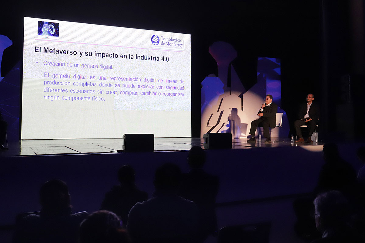 El catedrático participó con el panel “Smart Factory - Industria 4.0”.