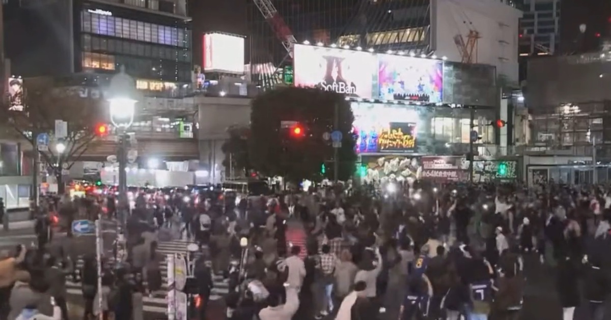 Japoneses salieron a la calle a celebrar. (Captura)