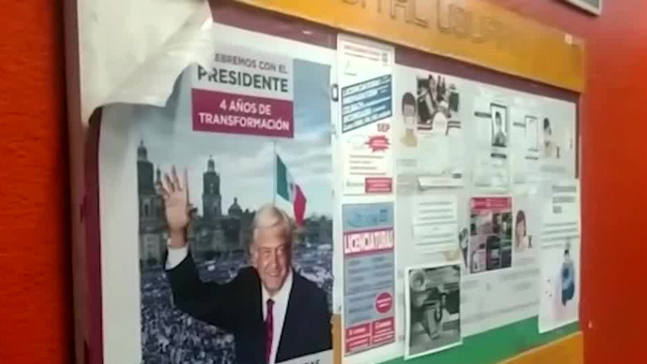 El metro de la CdMx se llena de invitaciones a la marcha de AMLO