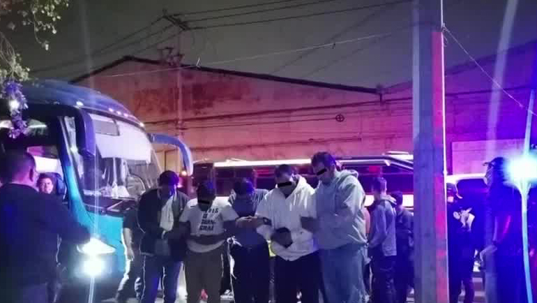Rescatan a 17 migrantes en Tlalnepantla