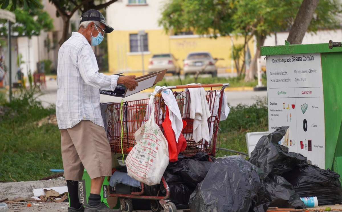 Contraste en el top cinco de los desarrollos mas lujosos de Cancún, centro comercial entre otras amenidades. Foto: (Cuartoscuro)