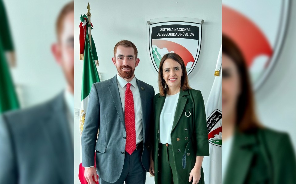 El diputado federal de Morena, Mauricio Cantú y  Clara Luz Flores. Foto: Especial