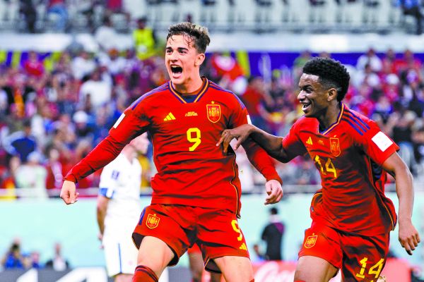 Gavi y Alejandro Balde debutaron en un Mundial con España. MEXSPORT