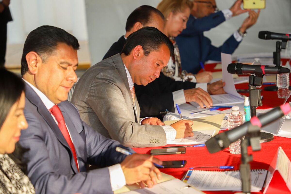 Le acompañaron alcaldes de diversas demarcaciones.