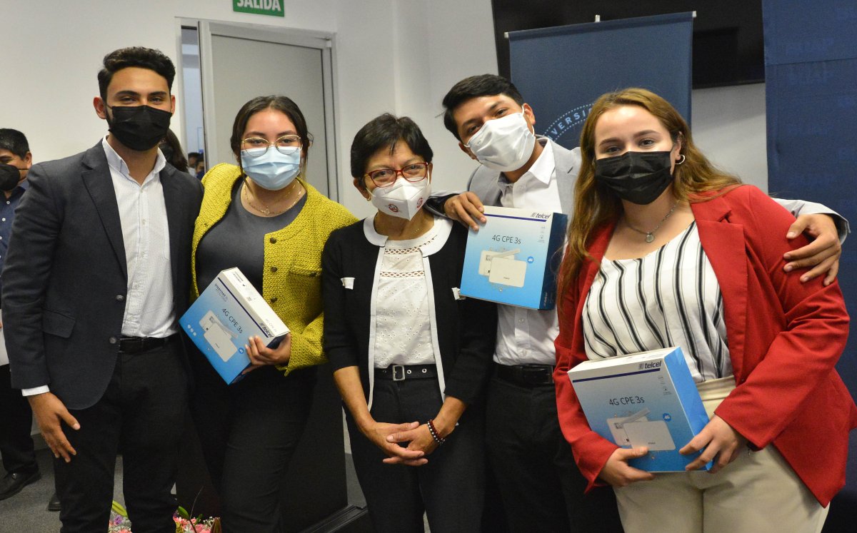 Lilia Cedillo encabeza la entrega de routers a estudiantes BUAP | Especial