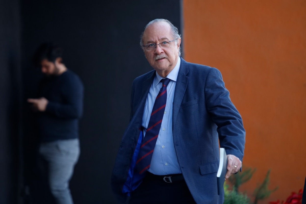 Cerca de las 10:35 horas, llegó Navarro Velasco a la Tesorería. Foto: Jorge López