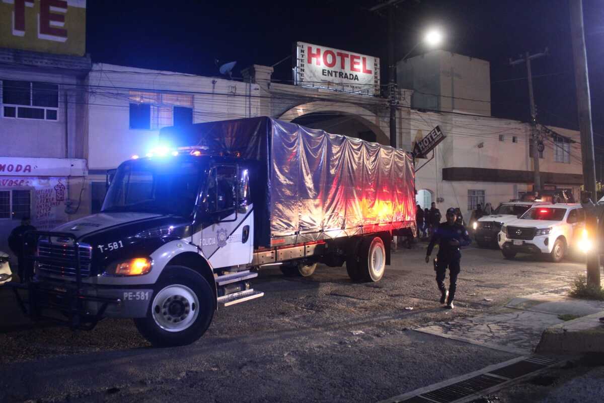 Rescatan a más de 90 migrantes que se encontraban en un hotel de Puebla | Alfredo Fernández