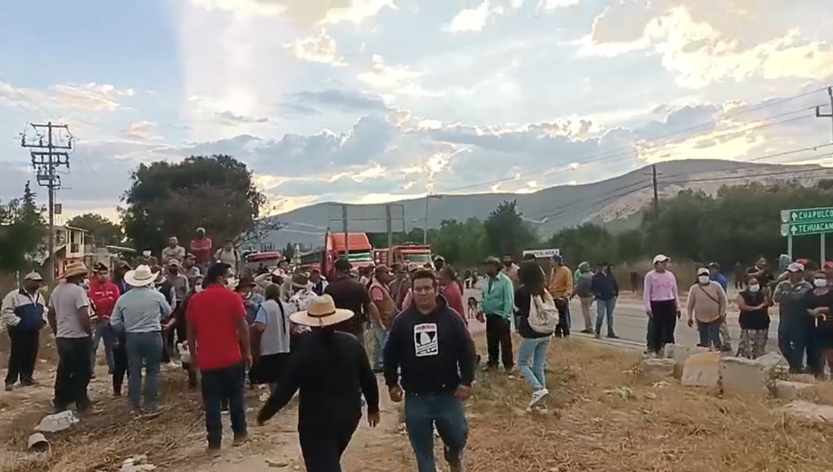 Se retiran inconformes de las carreteras Tehuacán Orizaba y El Seco- Azumbilla | Especial