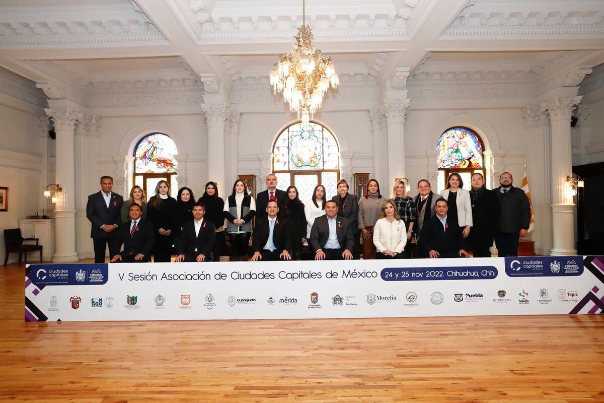 Alcaldes reunidos en la Asociación de Ciudades Capitales, en Chihuahua.